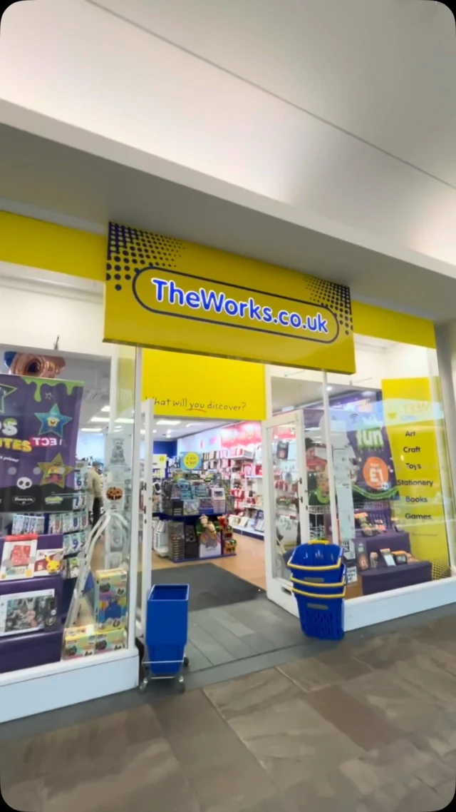 Looking for last minute Halloween crafts? Come on down to The Works at The Brooks, and check out their selection! From ready mixed paints to creating your own spooky bag, The Works will have you covered🎃✨!